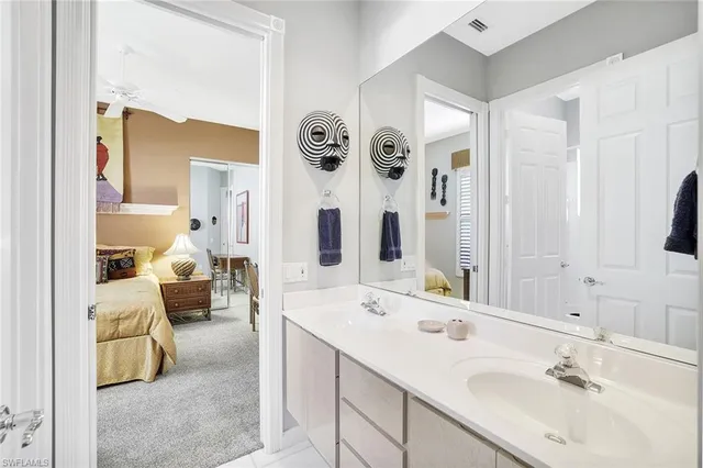 a en suite bathroom with double vanity and a mirror
