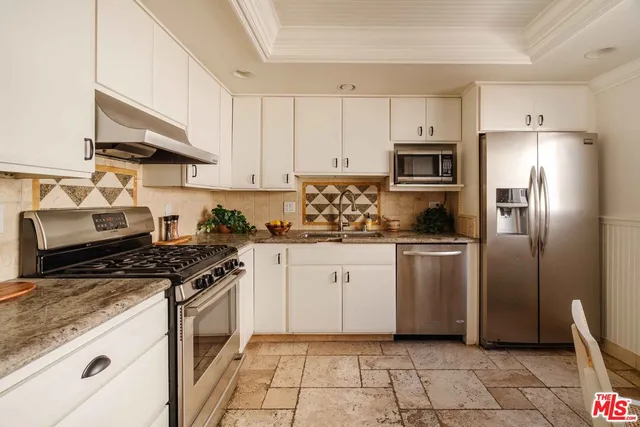 $5,995 | 17158 Palisades Circle, Pacific Palisades, CA 90272