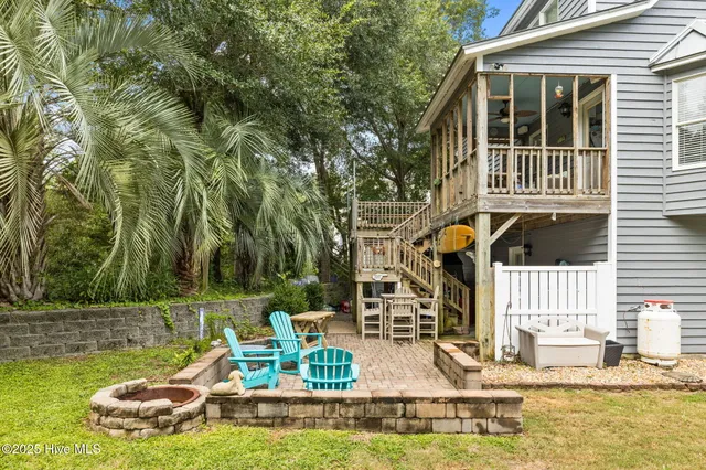 $969,000 | 307 Ocean Oaks Drive, Emerald Isle, NC 28594