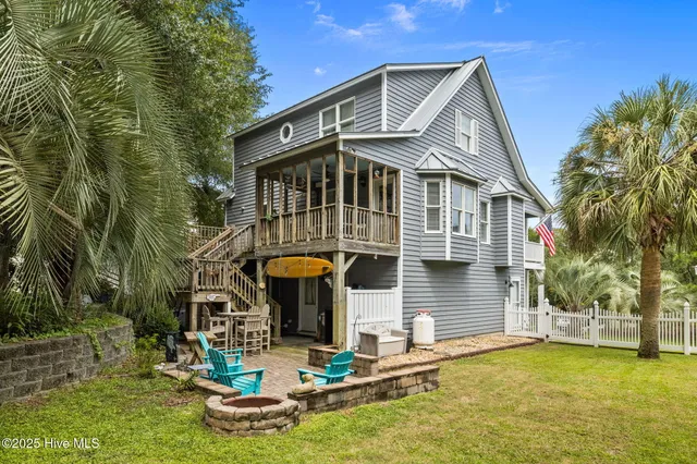 $969,000 | 307 Ocean Oaks Drive, Emerald Isle, NC 28594