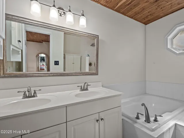 $969,000 | 307 Ocean Oaks Drive, Emerald Isle, NC 28594