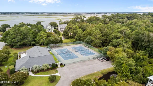 $969,000 | 307 Ocean Oaks Drive, Emerald Isle, NC 28594