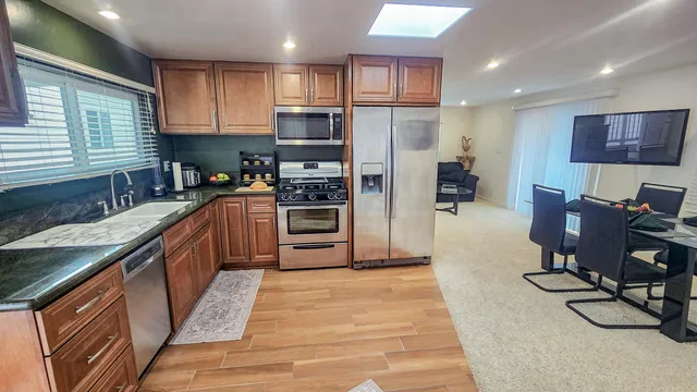 a view of a livingroom with furniture