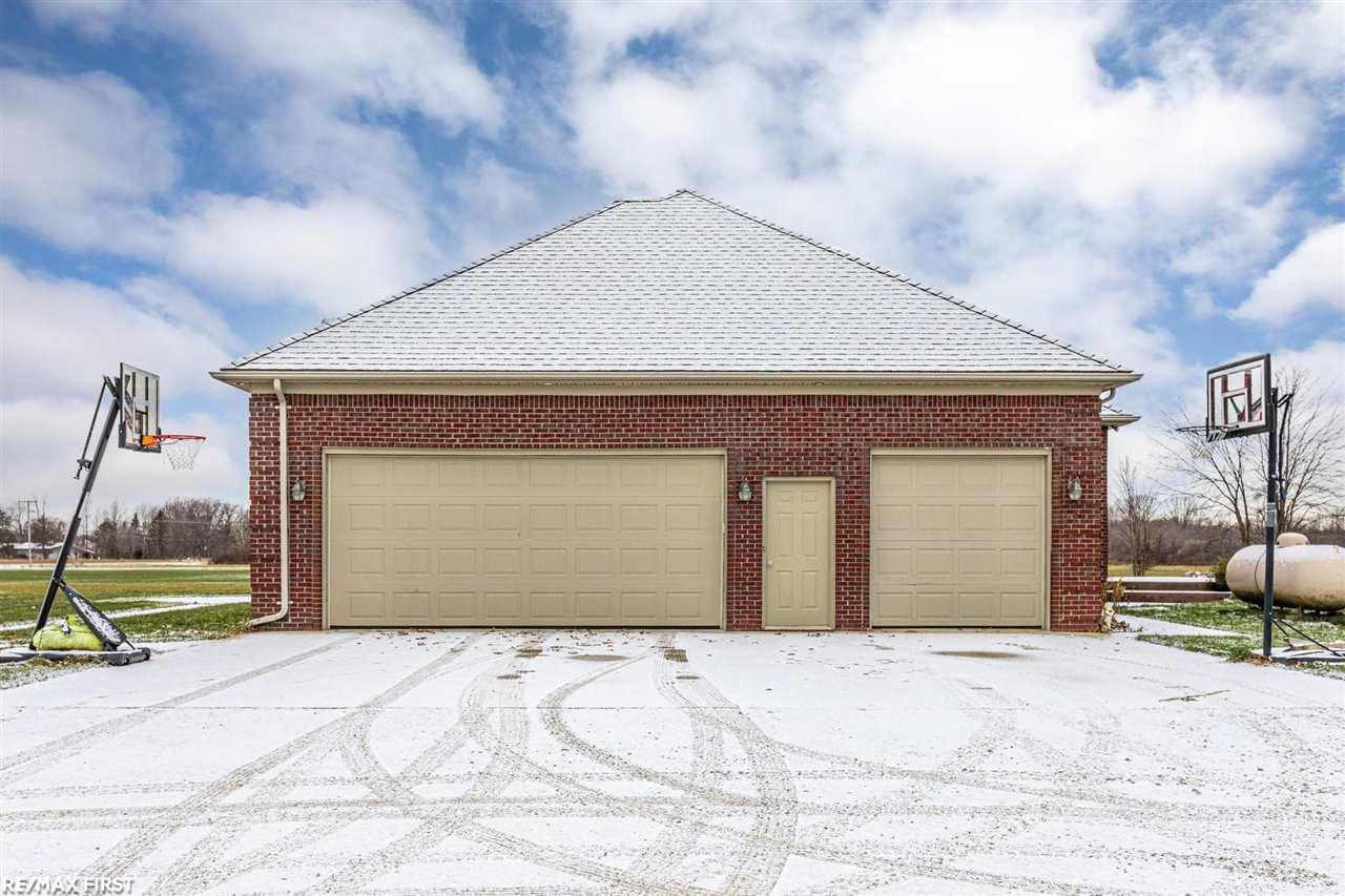 8730 Division Road Columbus, MI 48063 - Photo 33 of 39 50062444-32.JPG