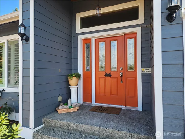 a view of entrance door of the house
