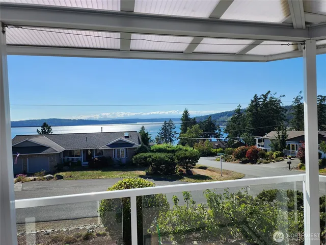 a picture of a table and chairs in patio