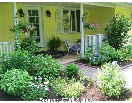 20 Barn Hill Road Bloomfield, CT 06002 - Photo 1 of 1 Exterior Front.