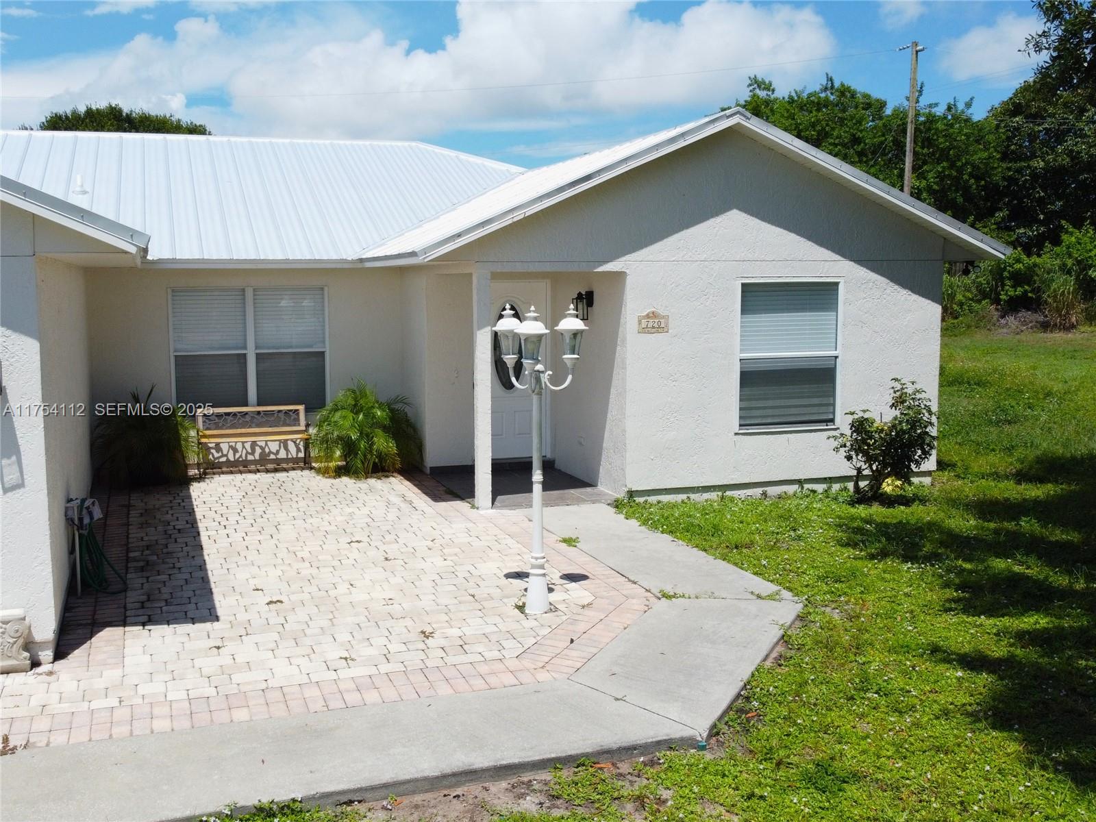 720 2nd Place Southwest Vero Beach, FL 32962 - Photo 3 of 44