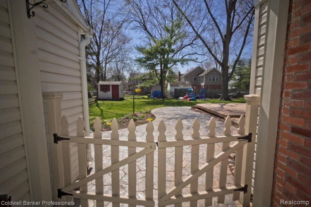 2825 Trafford Road Royal Oak, MI 48073 - Photo 30 of 35 Through breezeway to yard.jpg