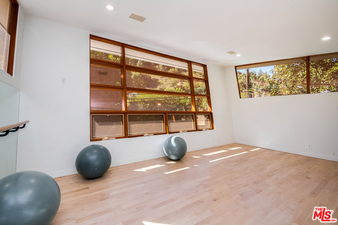 3600 Mandeville Canyon Road Los Angeles, CA 90049 - Photo 43 of 59