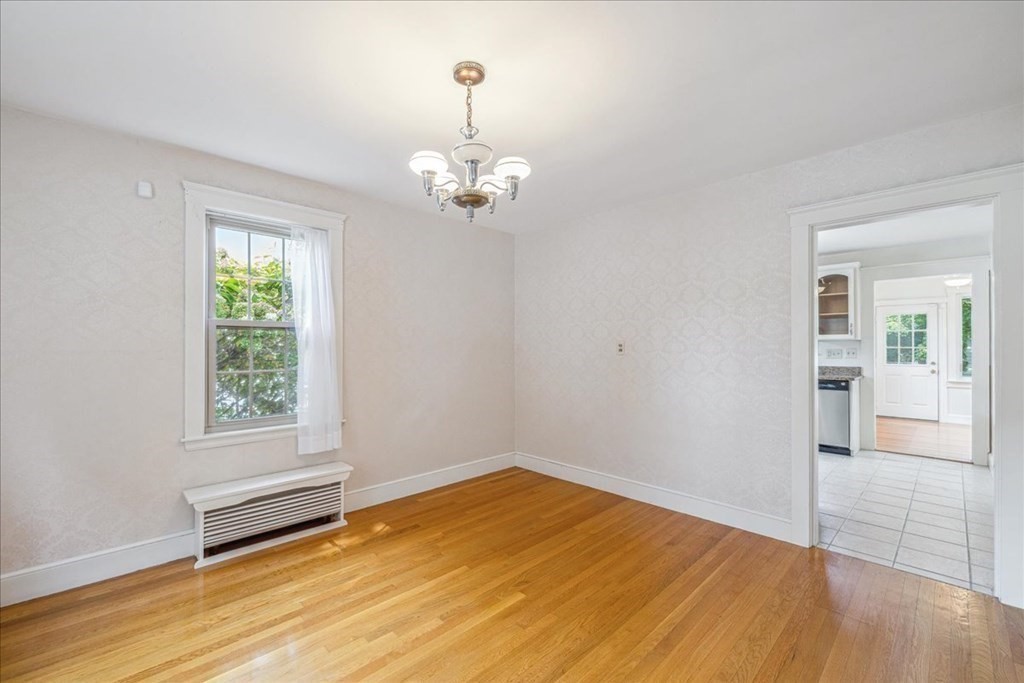 41 Newcastle Road Peabody, MA 01960 - Photo 4 of 35 Gallery Image 4
