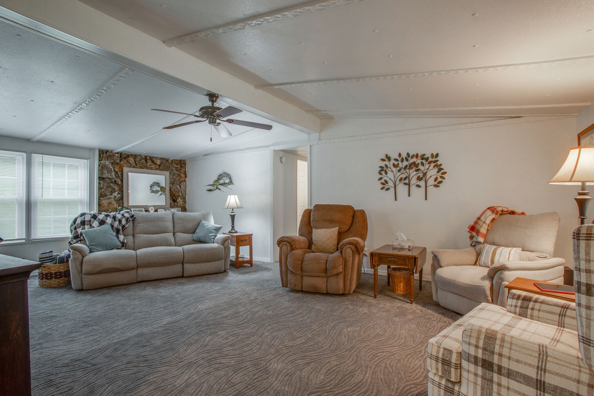 56 Morgan Road Lawrenceburg, TN 38464 - Photo 8 of 30 a living room with furniture
