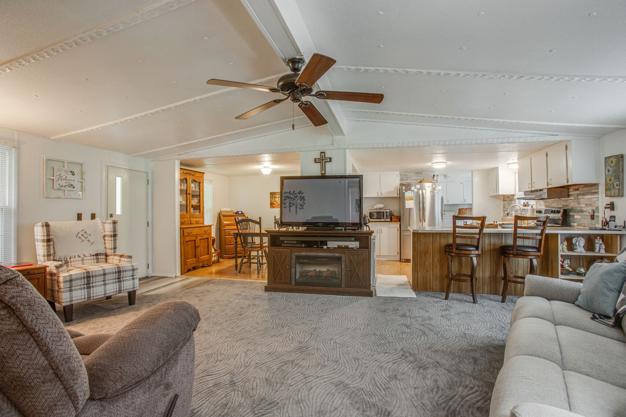 56 Morgan Road Lawrenceburg, TN 38464 - Photo 10 of 30 a living room with furniture and kitchen view