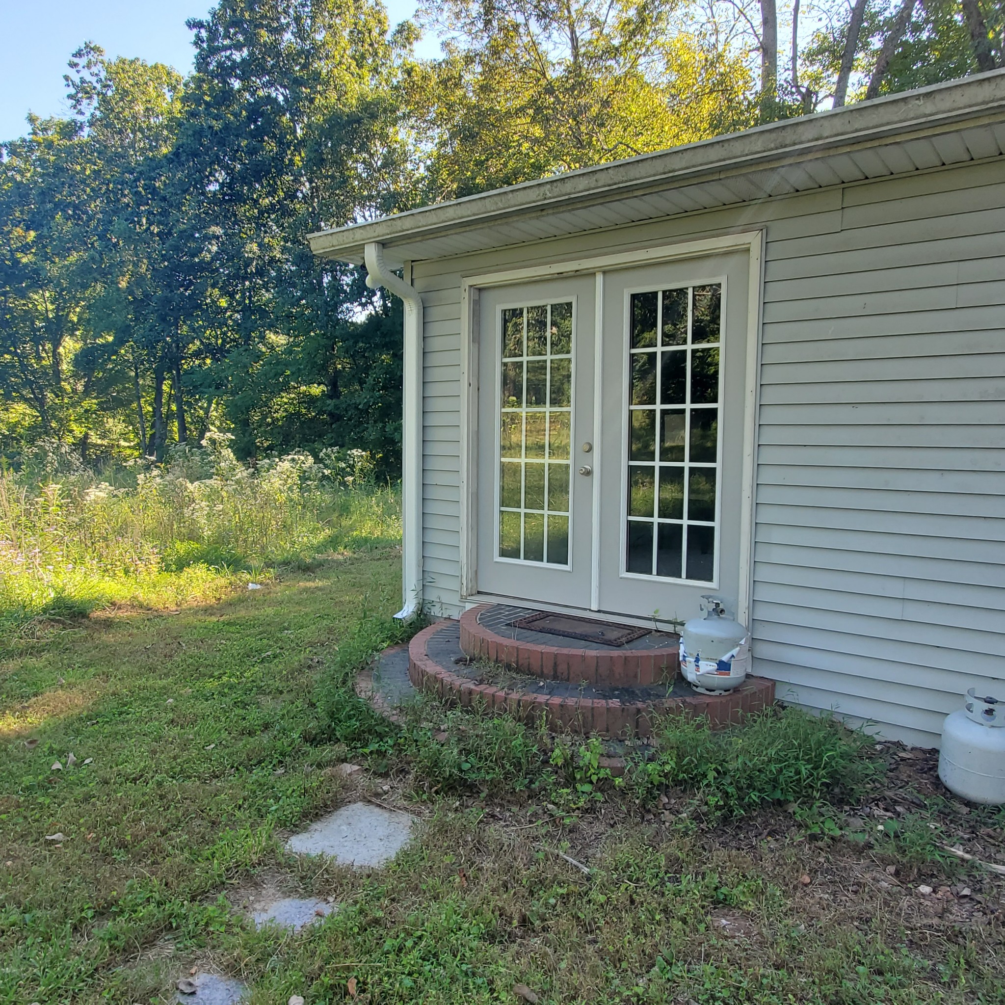 1019 Keytown Road Portland, TN 37148 - Photo 5 of 21 a front view of a house with garden