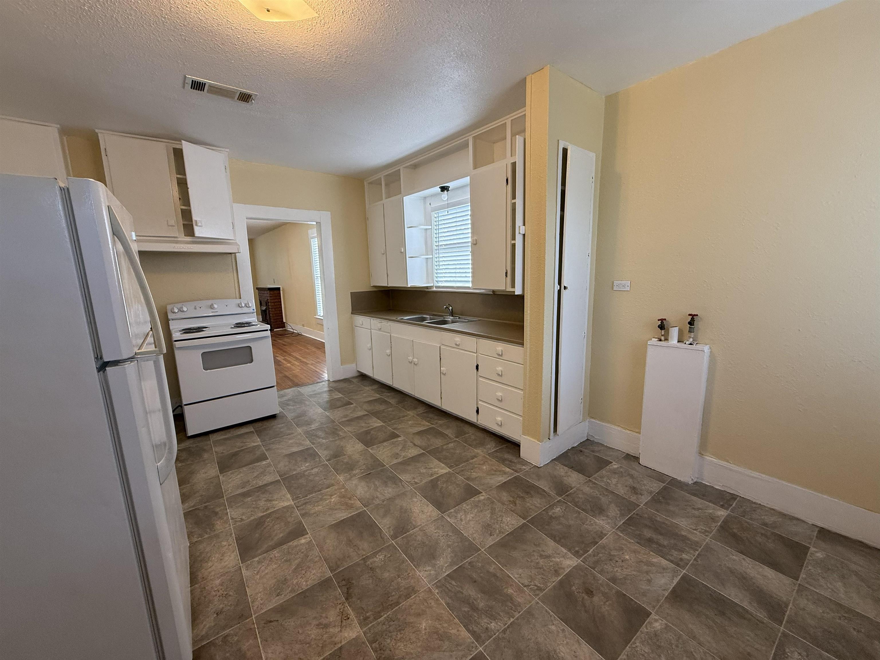 2260 Rusk Street Beaumont, TX 77701 - Photo 5 of 15