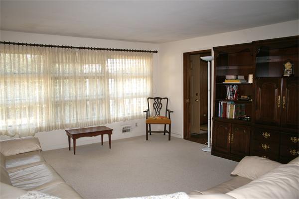 23 Harwood Road Natick, MA 01760 - Photo 2 of 26 Gallery Image 2