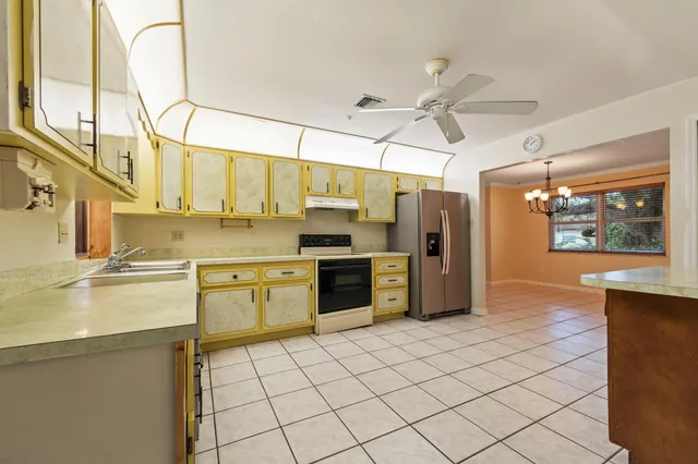 a view of a livingroom with an empty space and a ceiling fan