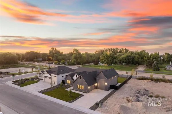 $819,900 | 7168 East Chicken Hawk Loop, Nampa, ID 83686