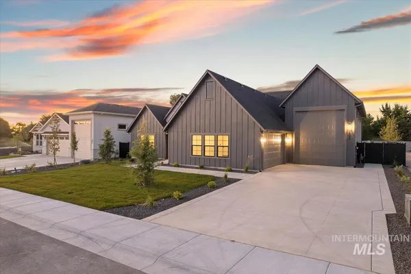 $819,900 | 7168 East Chicken Hawk Loop, Nampa, ID 83686