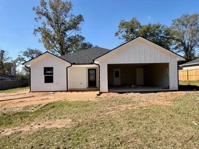 $299,900 | 623 North Weldon Street, Frankston, TX 75763