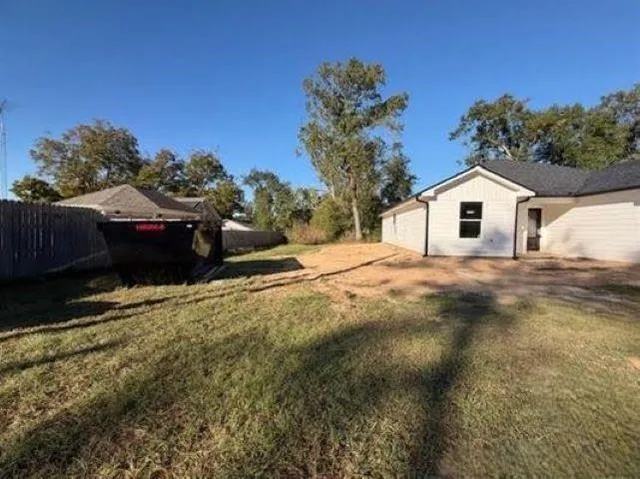 $299,900 | 623 North Weldon Street, Frankston, TX 75763