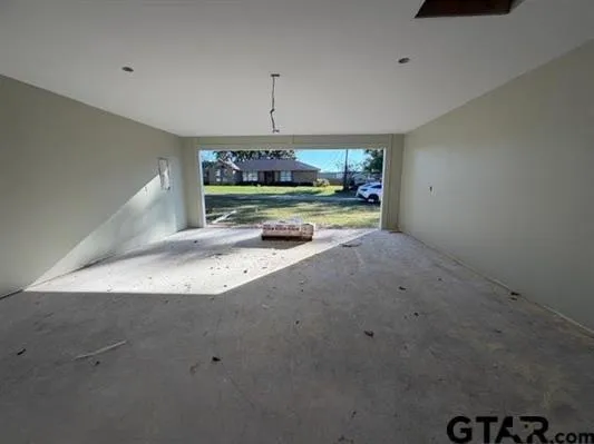 $299,900 | 623 North Weldon Street, Frankston, TX 75763