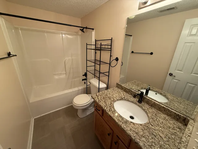 $2,400 | 1512 Barrywood Circle West, Clarksville, TN 37042