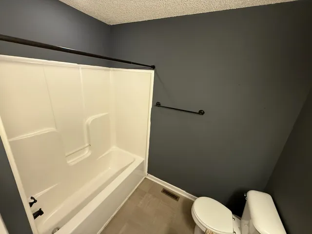 $2,400 | 1512 Barrywood Circle West, Clarksville, TN 37042