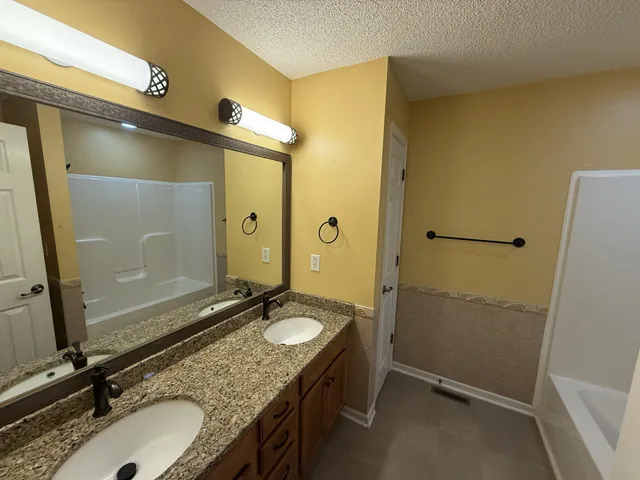 $2,400 | 1512 Barrywood Circle West, Clarksville, TN 37042