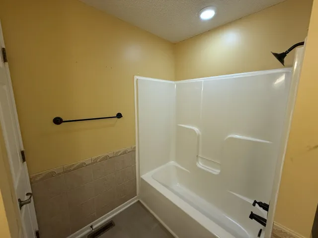 $2,400 | 1512 Barrywood Circle West, Clarksville, TN 37042