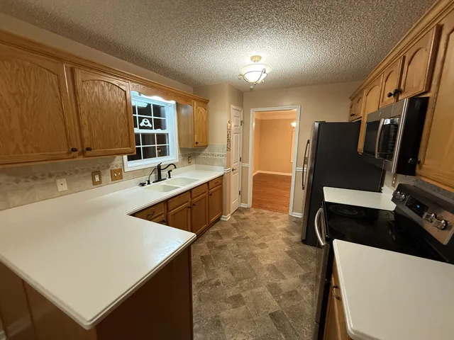 $2,400 | 1512 Barrywood Circle West, Clarksville, TN 37042