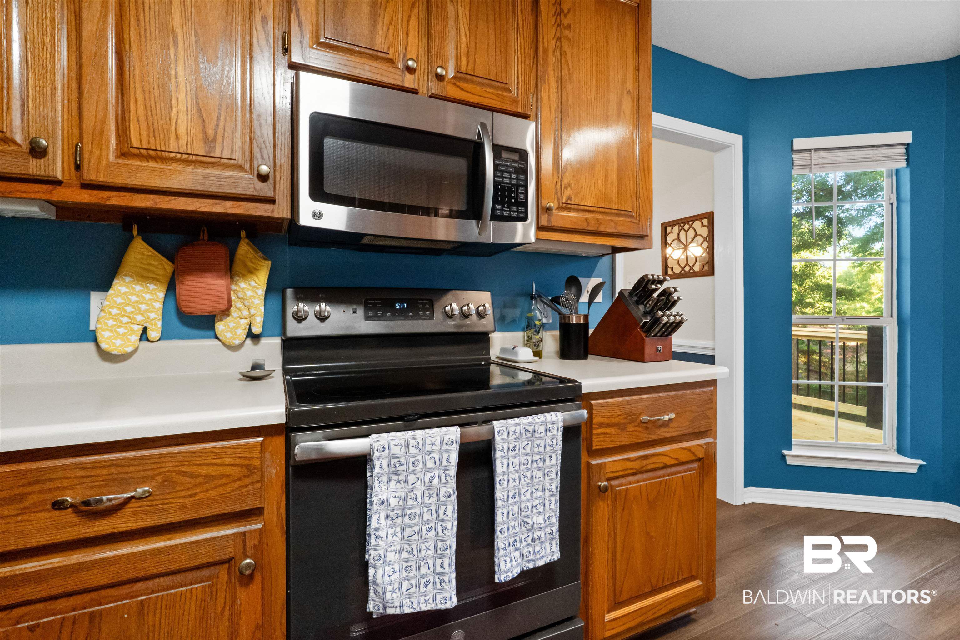 153 Lakeview Loop Daphne, AL 36526 - Photo 22 of 56 Meal preparation is a pleasure with ample counter space and everything conveniently within reach.