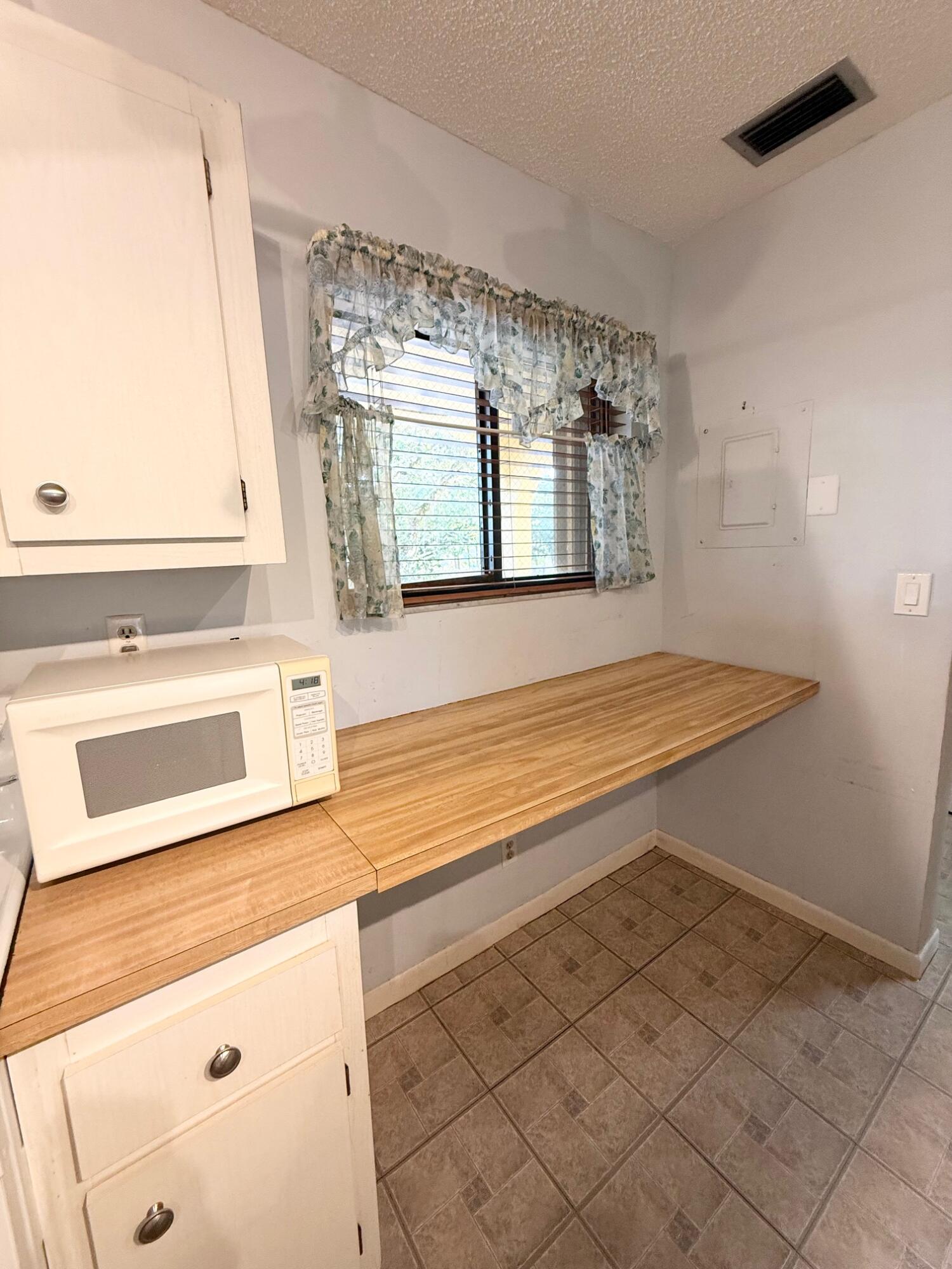 930 Southwest 9th St Circle, Unit 205 Boca Raton, FL 33486 - Photo 6 of 38 IMG_0758