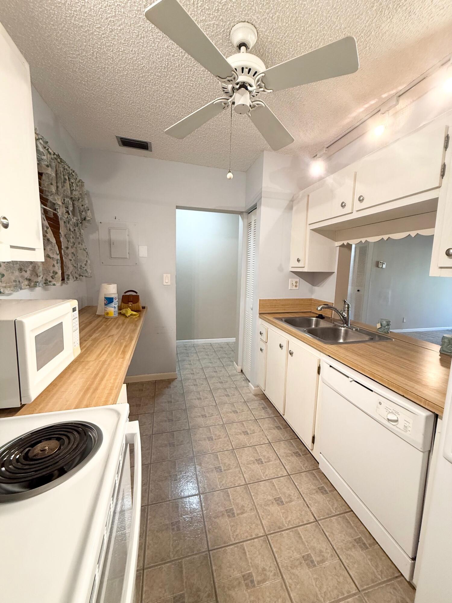 930 Southwest 9th St Circle, Unit 205 Boca Raton, FL 33486 - Photo 7 of 38 IMG_0757