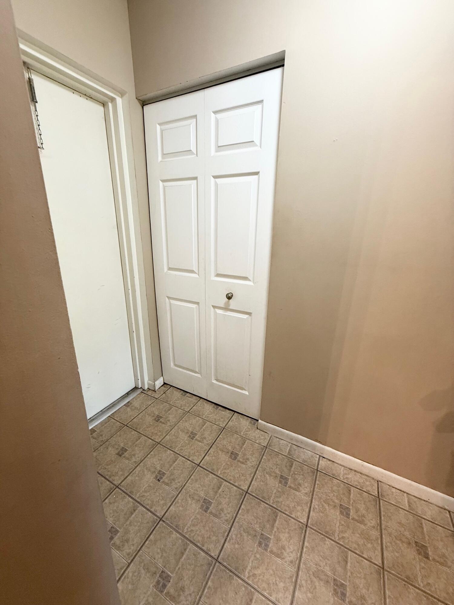 930 Southwest 9th St Circle, Unit 205 Boca Raton, FL 33486 - Photo 9 of 38 FRONT HALL CLOSER