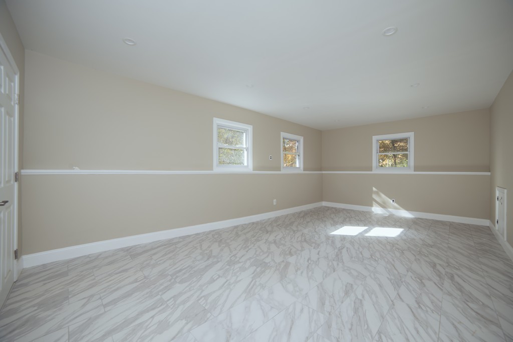 21 Woodlawn Road Randolph, MA 02368 - Photo 13 of 28 Gallery Image 13