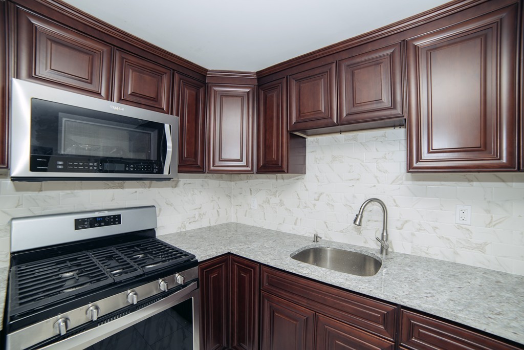 21 Woodlawn Road Randolph, MA 02368 - Photo 4 of 28 Gallery Image 4