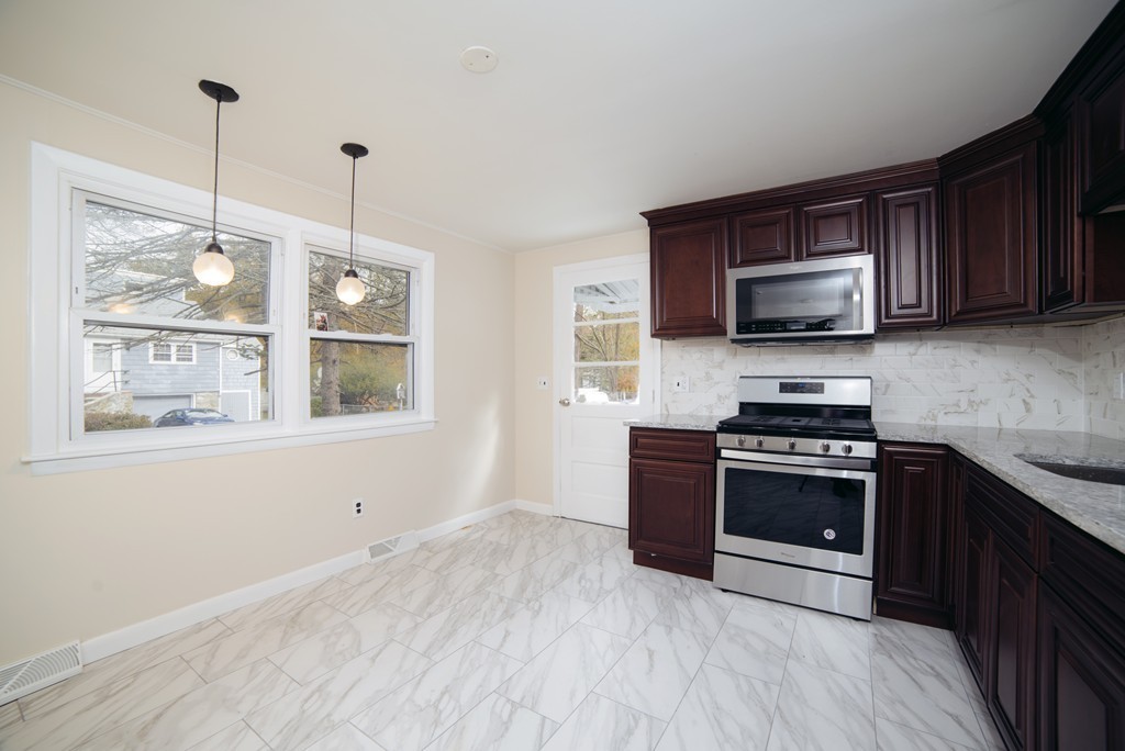 21 Woodlawn Road Randolph, MA 02368 - Photo 5 of 28 Gallery Image 5