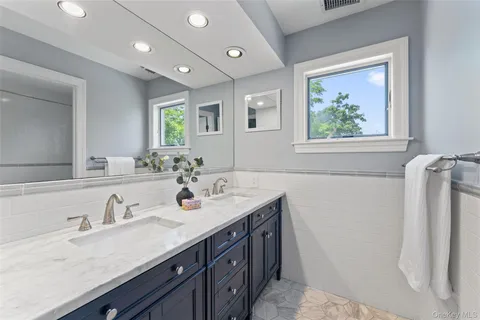 $1,600,000 | 2 Castle Hill Close, Dobbs Ferry, NY 10522