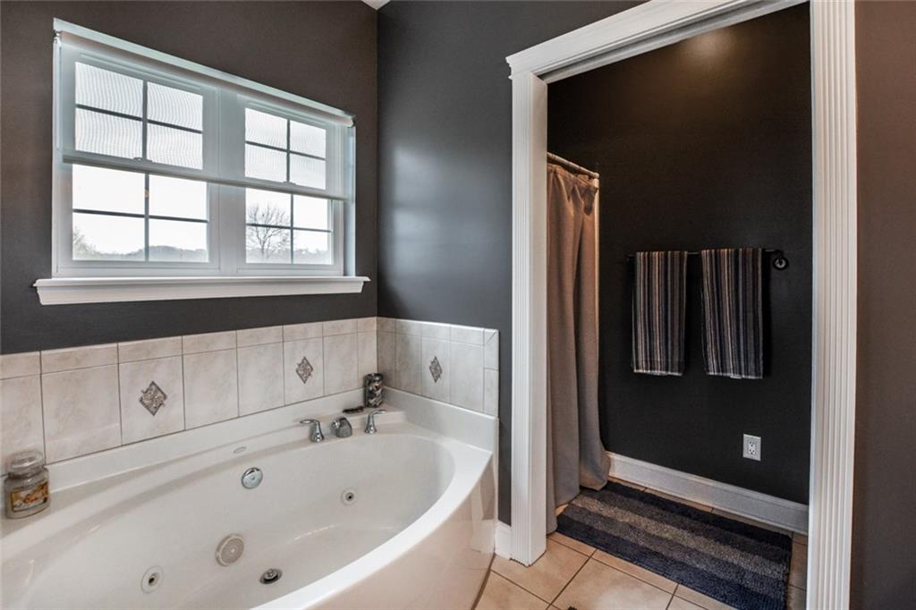 664 Riverside Drive, Unit 2F Beaver, PA 15009 - Photo 13 of 24 Master bath with jet-soaking tub and shower