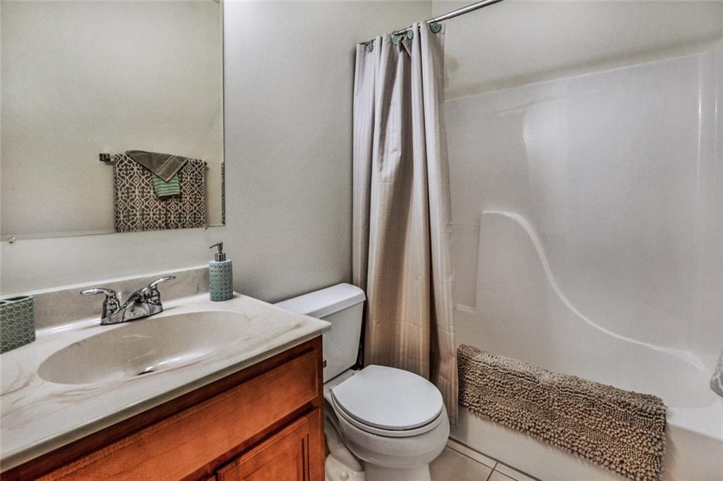 664 Riverside Drive, Unit 2F Beaver, PA 15009 - Photo 16 of 24 2nd full bath