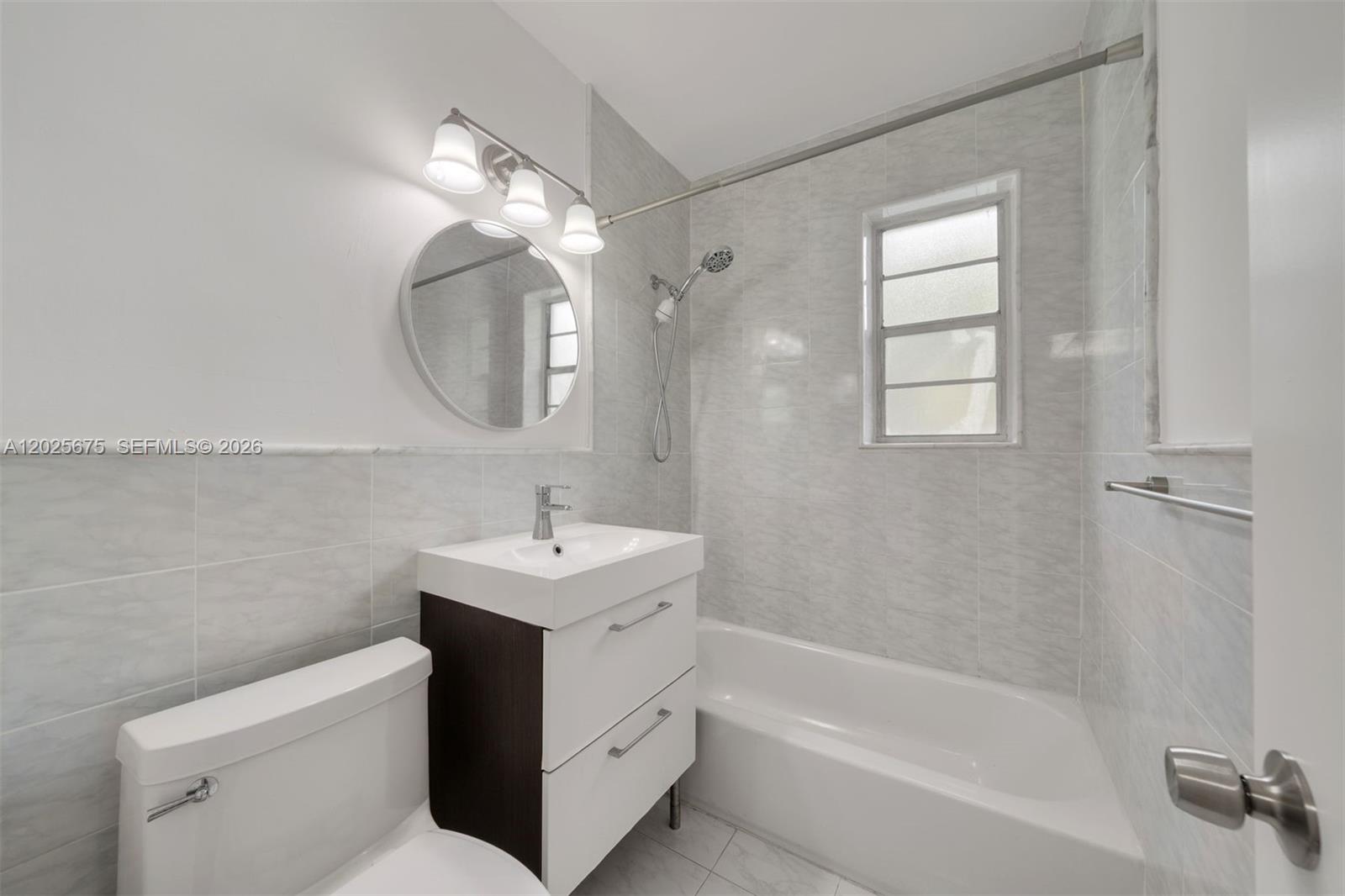 5605 Southwest 80th Street, Unit 10D Miami, FL 33143 - Photo 21 of 43 Updated sleek bathroom