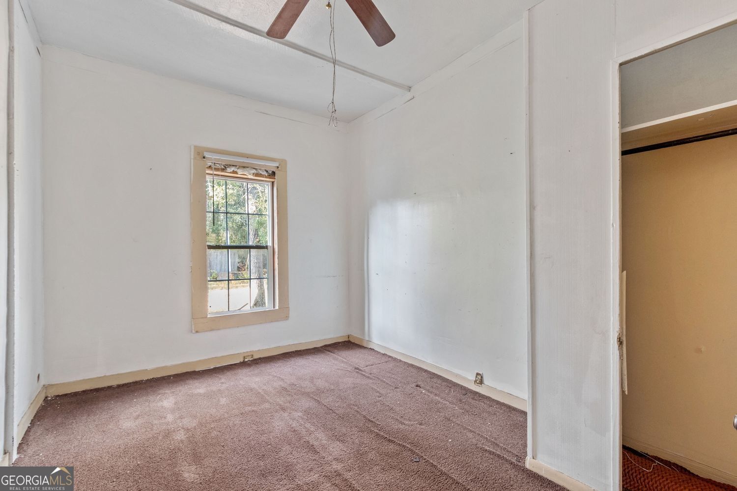 812 Effie Street Waycross, GA 31501 - Photo 7 of 12 an empty room with windows and closet