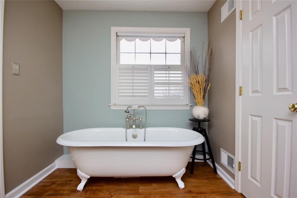231 Sunridge Road Pittsburgh, PA 15238 - Photo 18 of 25 Completely renovated bathroom with a new tub.