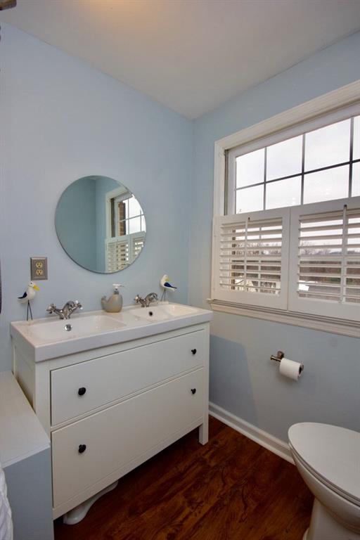 231 Sunridge Road Pittsburgh, PA 15238 - Photo 23 of 25 2nd floor bathroom - completely renovated with double sinks and shower & tub combo.