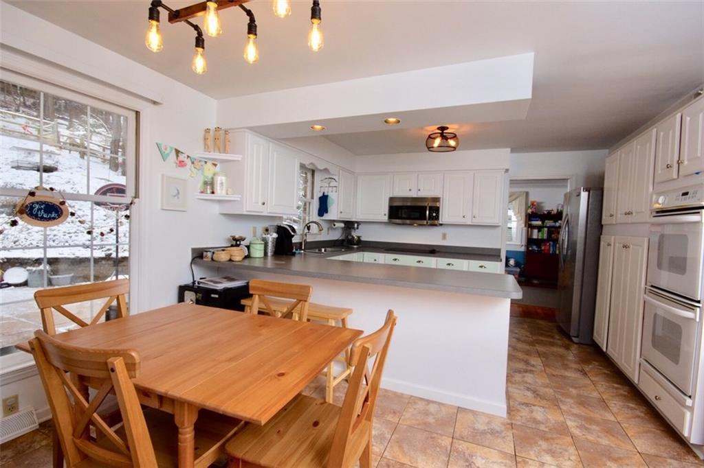 231 Sunridge Road Pittsburgh, PA 15238 - Photo 9 of 25 Breakfast room.