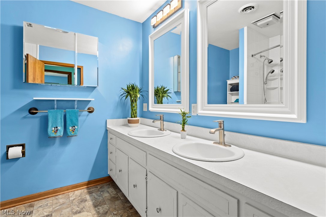 6491 Lincoln Road Wakeman, OH 44889 - Photo 24 of 34 Full guest bath