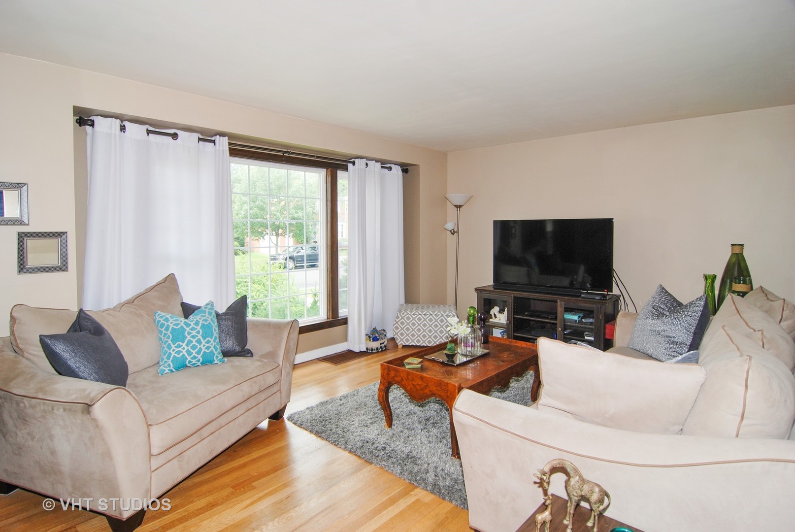 2359 5th Avenue North Riverside, IL 60546 - Photo 2 of 10 Gallery Image 2