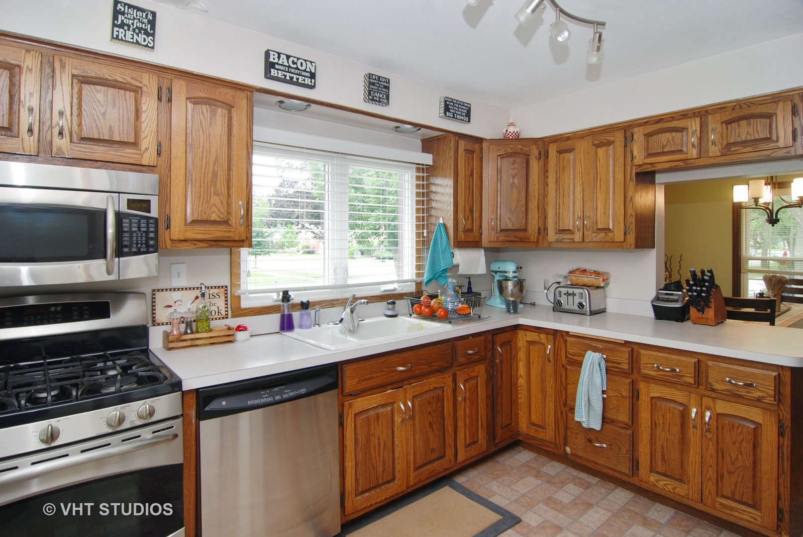 2359 5th Avenue North Riverside, IL 60546 - Photo 3 of 10 Gallery Image 3