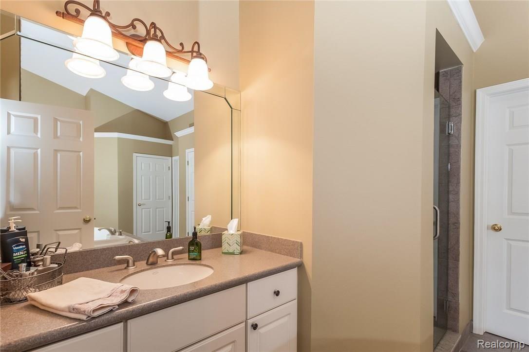 1157 Krista Court Rochester, MI 48307 - Photo 30 of 39 037-4095370-medium.jpg